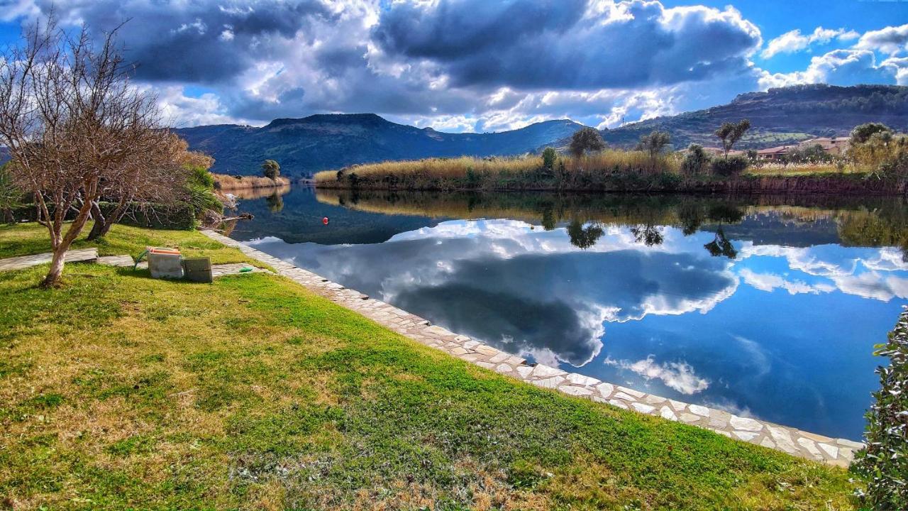 Temo River House Romantic Balcony And Peaceful Retreat In The Heart Of Bosa Bagian luar foto