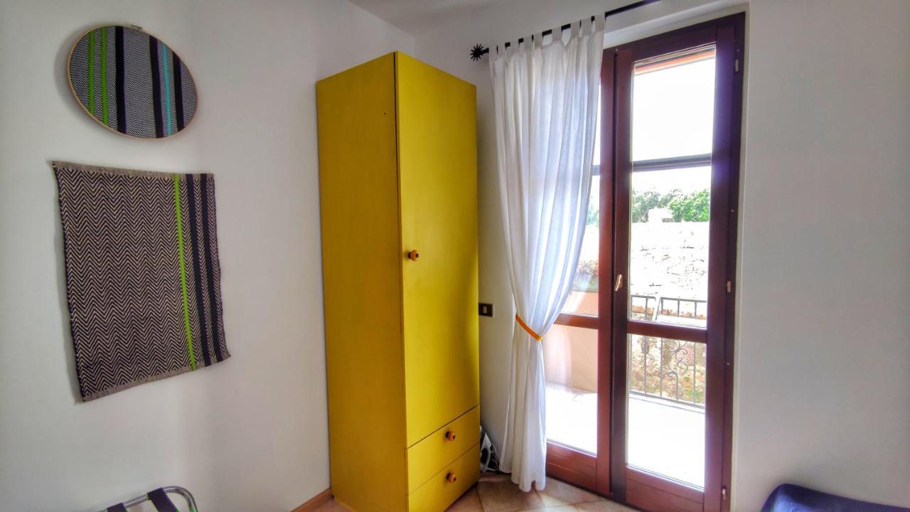 Temo River House Romantic Balcony And Peaceful Retreat In The Heart Of Bosa Bagian luar foto