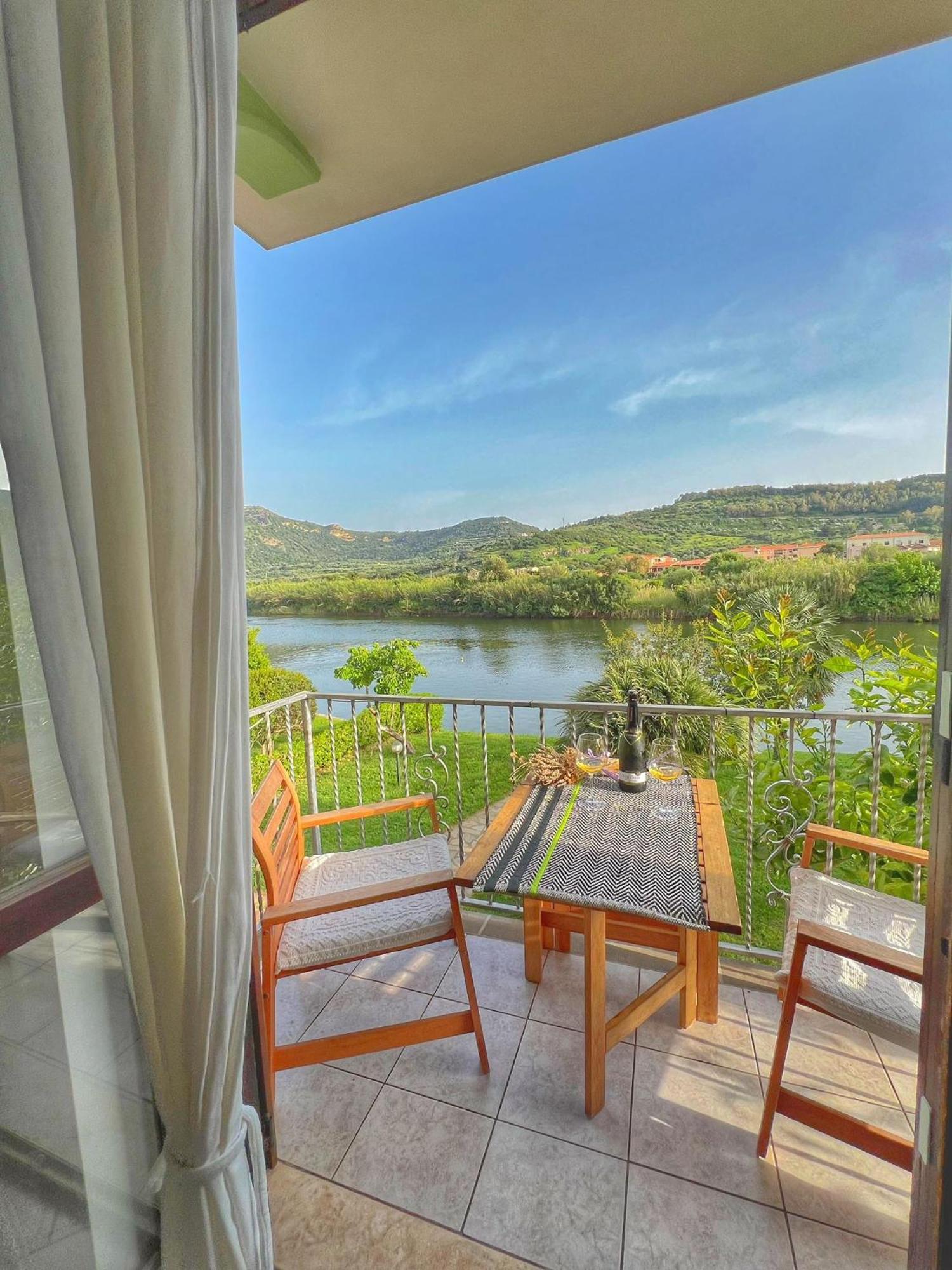 Temo River House Romantic Balcony And Peaceful Retreat In The Heart Of Bosa Bagian luar foto
