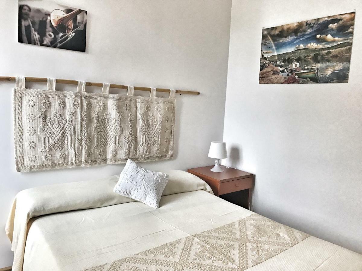 Temo River House Romantic Balcony And Peaceful Retreat In The Heart Of Bosa Bagian luar foto